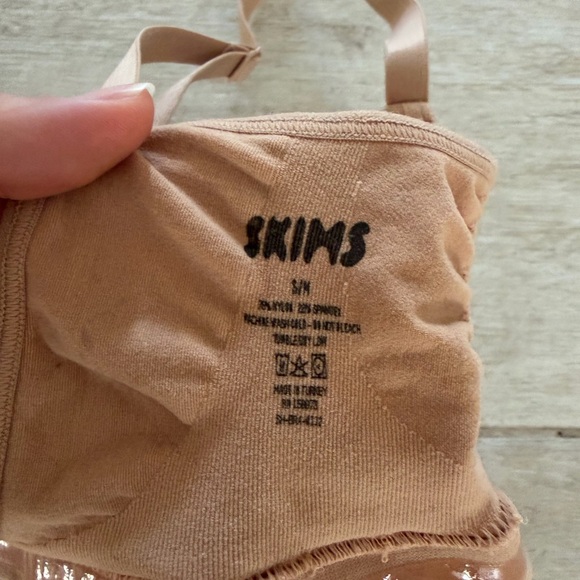 Skims Women's Seamless Sculpt Tan Bralette Small - Picture 3 of 5